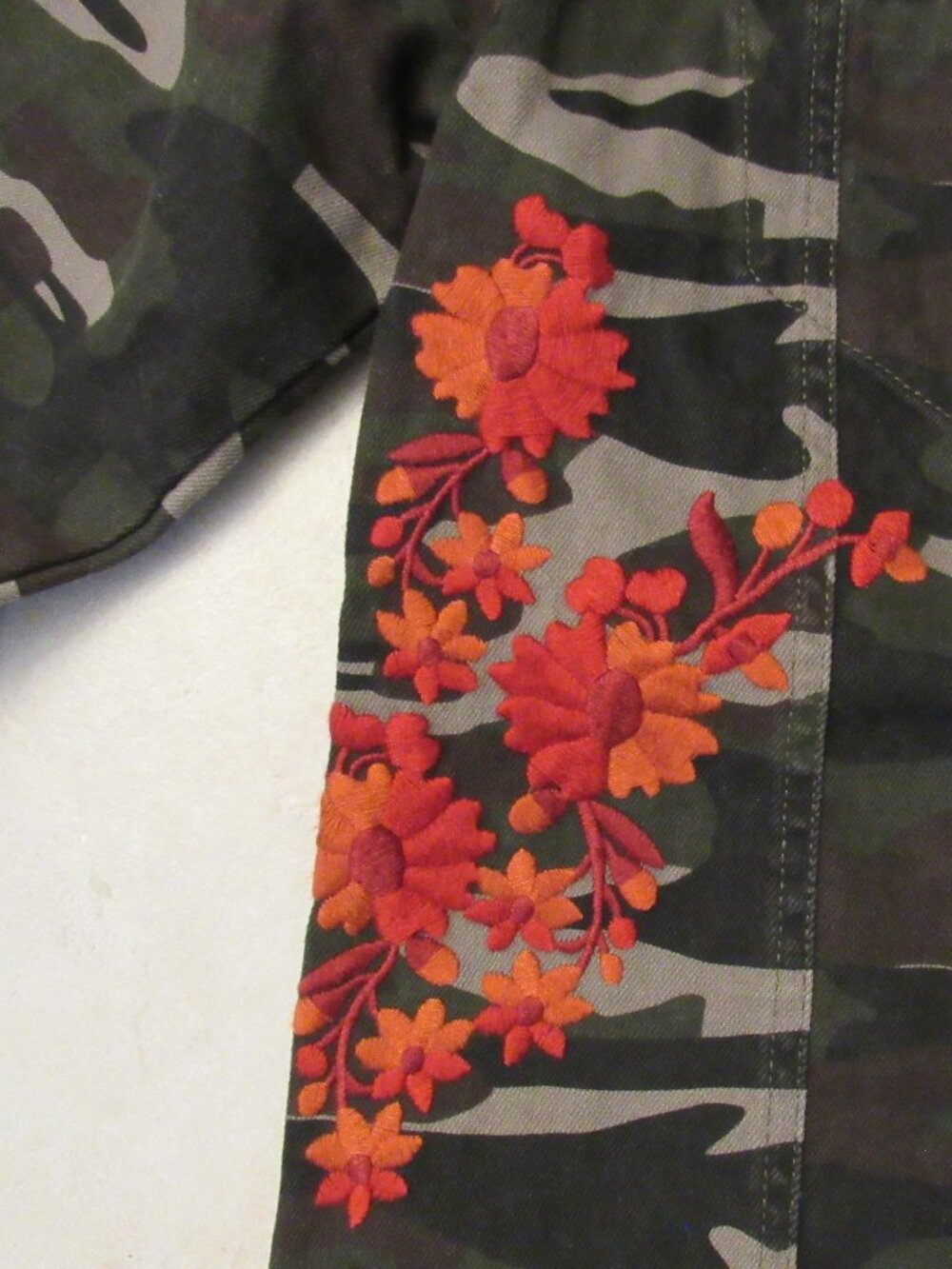 NWT Anthropologie Pilcro and the Letterpress Camo Embroidered Denim Jacket M - Picture 5 of 7